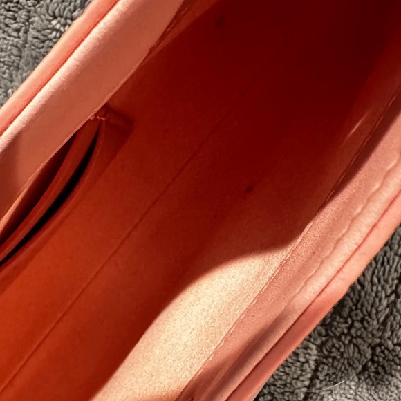 Apede Mod New York Pink and Blue rainbow Croc leather froggy bag. - Picture 3 of 4